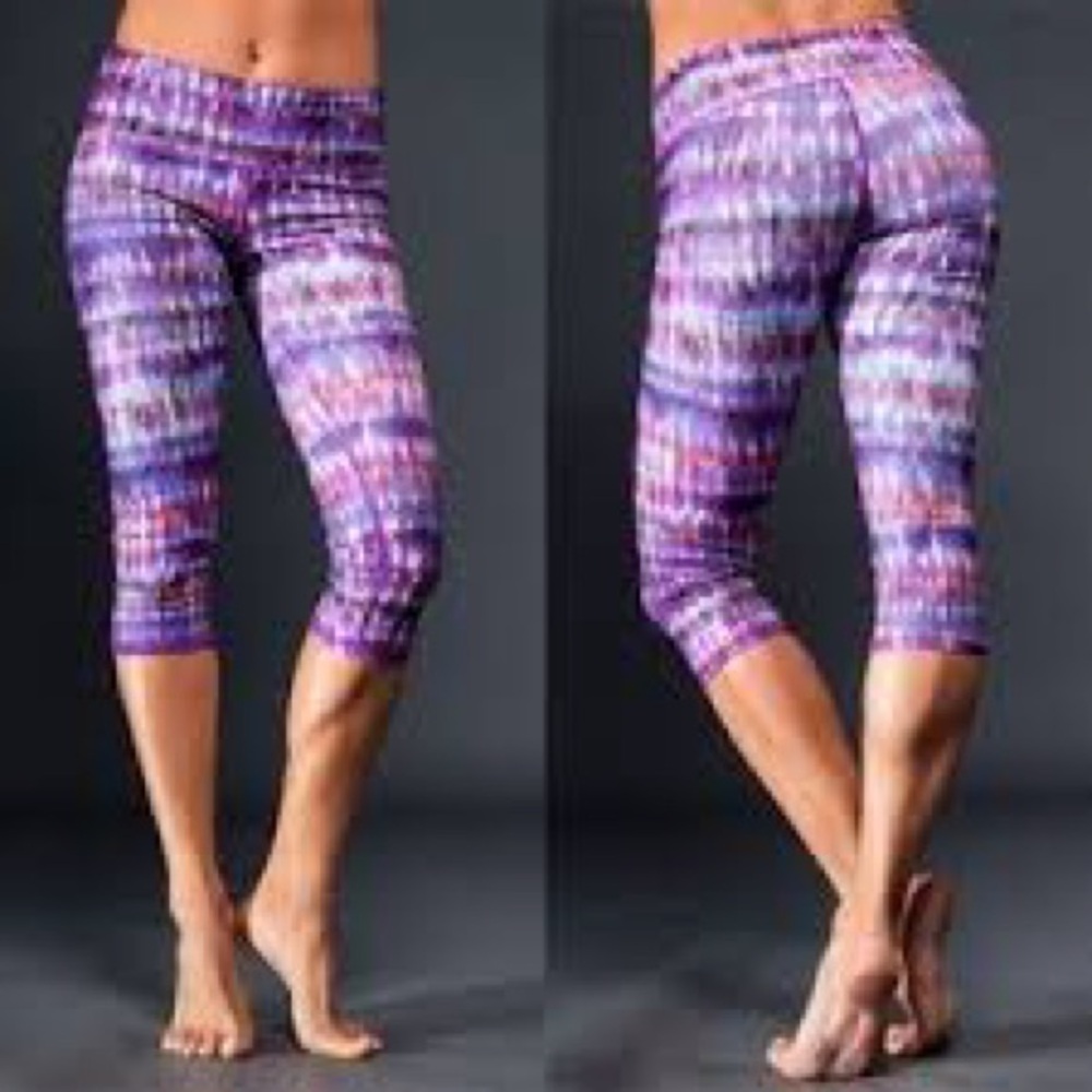 ALO Yoga Watercolor 3/4 Length Cropped Leggings Activewear Running Workout Gym